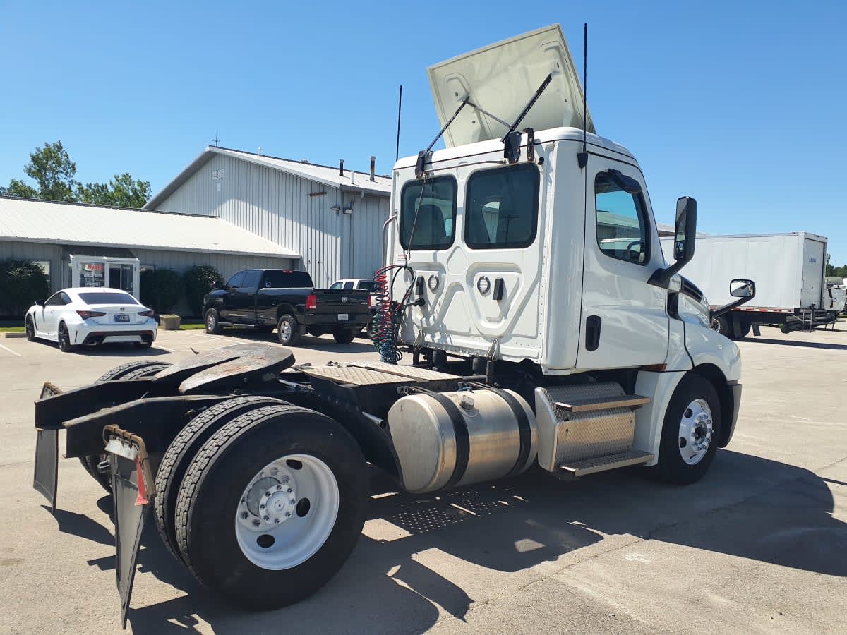 2020 Freightliner/Mercedes NEW CASCADIA 126 895821