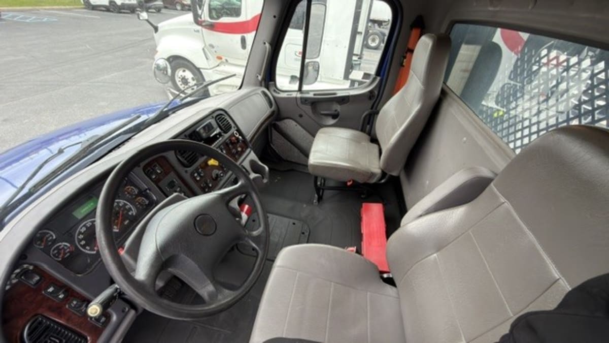 2020 Freightliner/Mercedes M2 106 895898