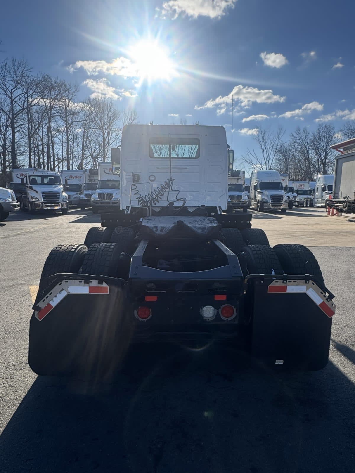 2019 Volvo - image 5