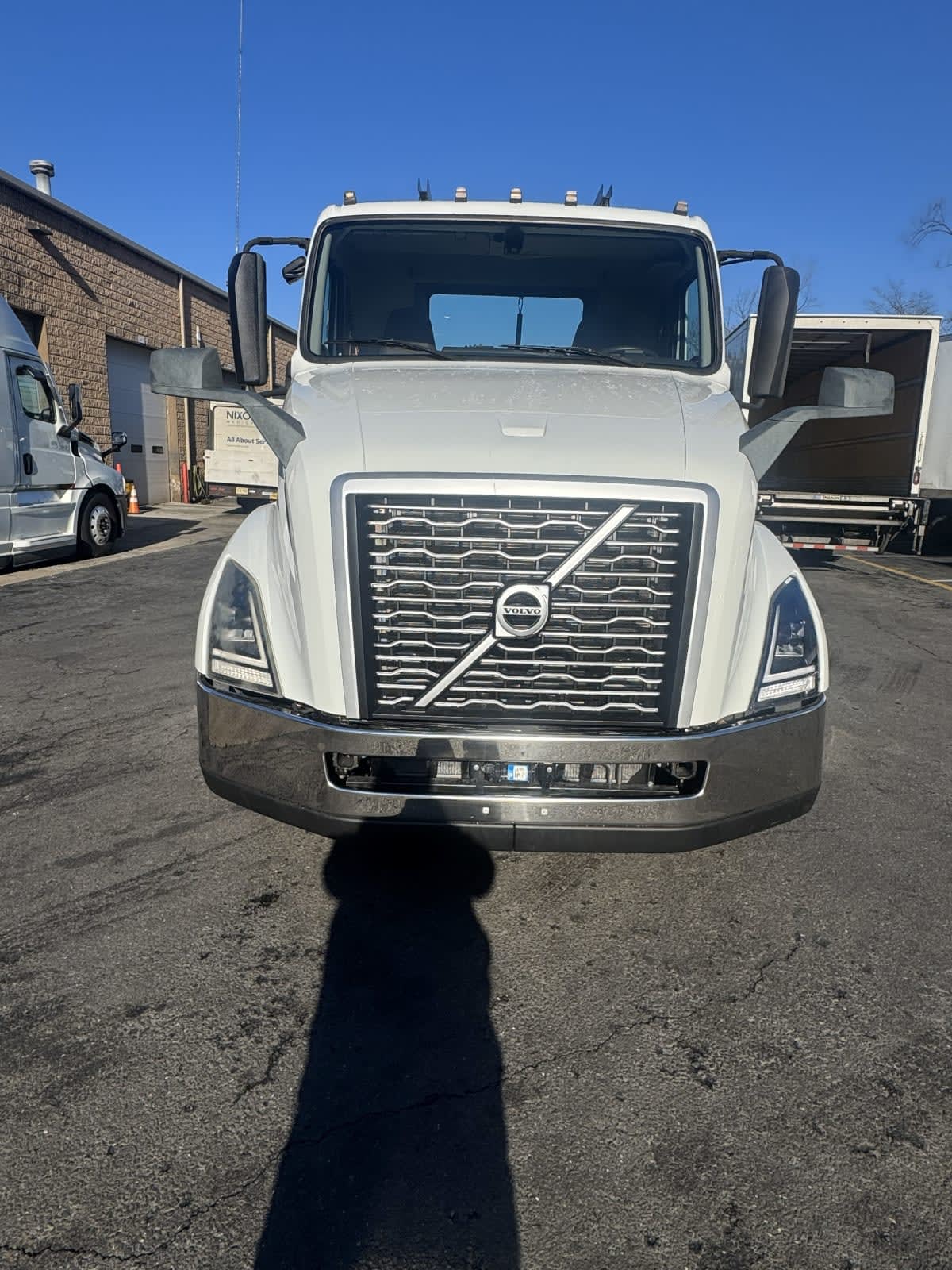 2019 Volvo - image 2