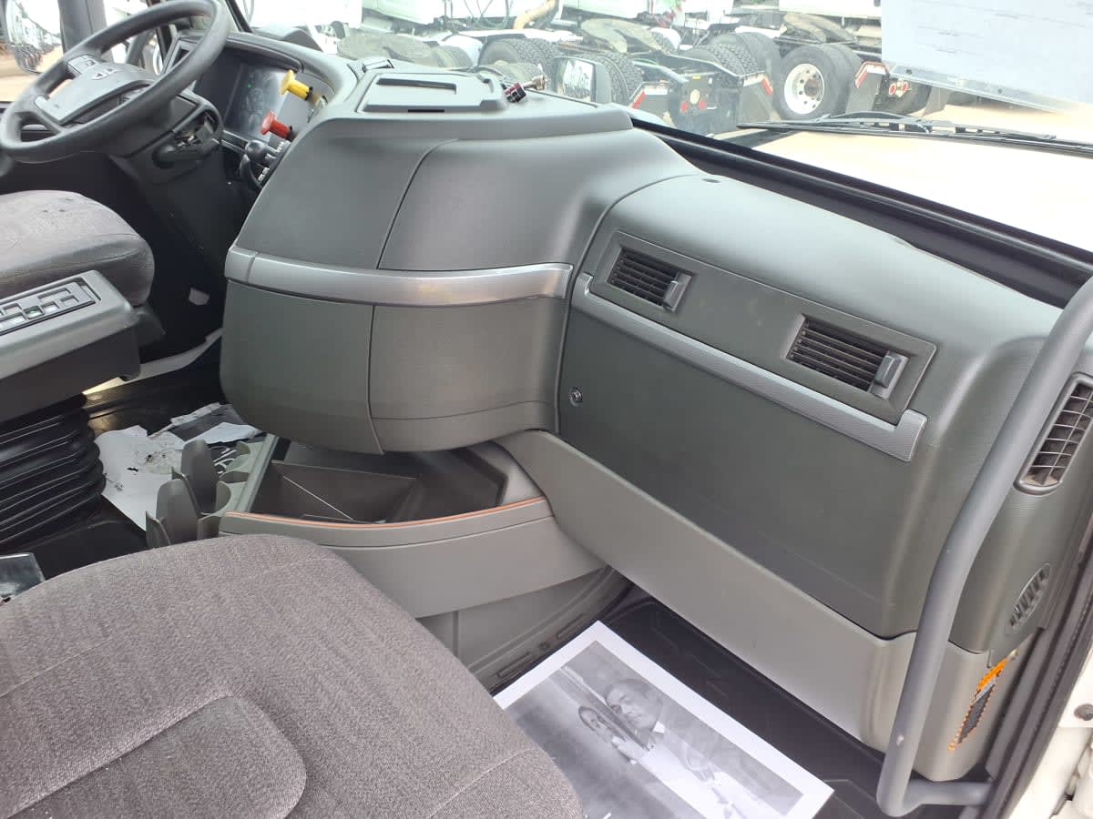 2019 Volvo VNL64T-300 895919