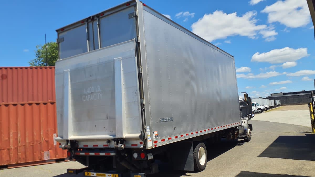 2020 Hino 268 in Springfield, MA — photo 4