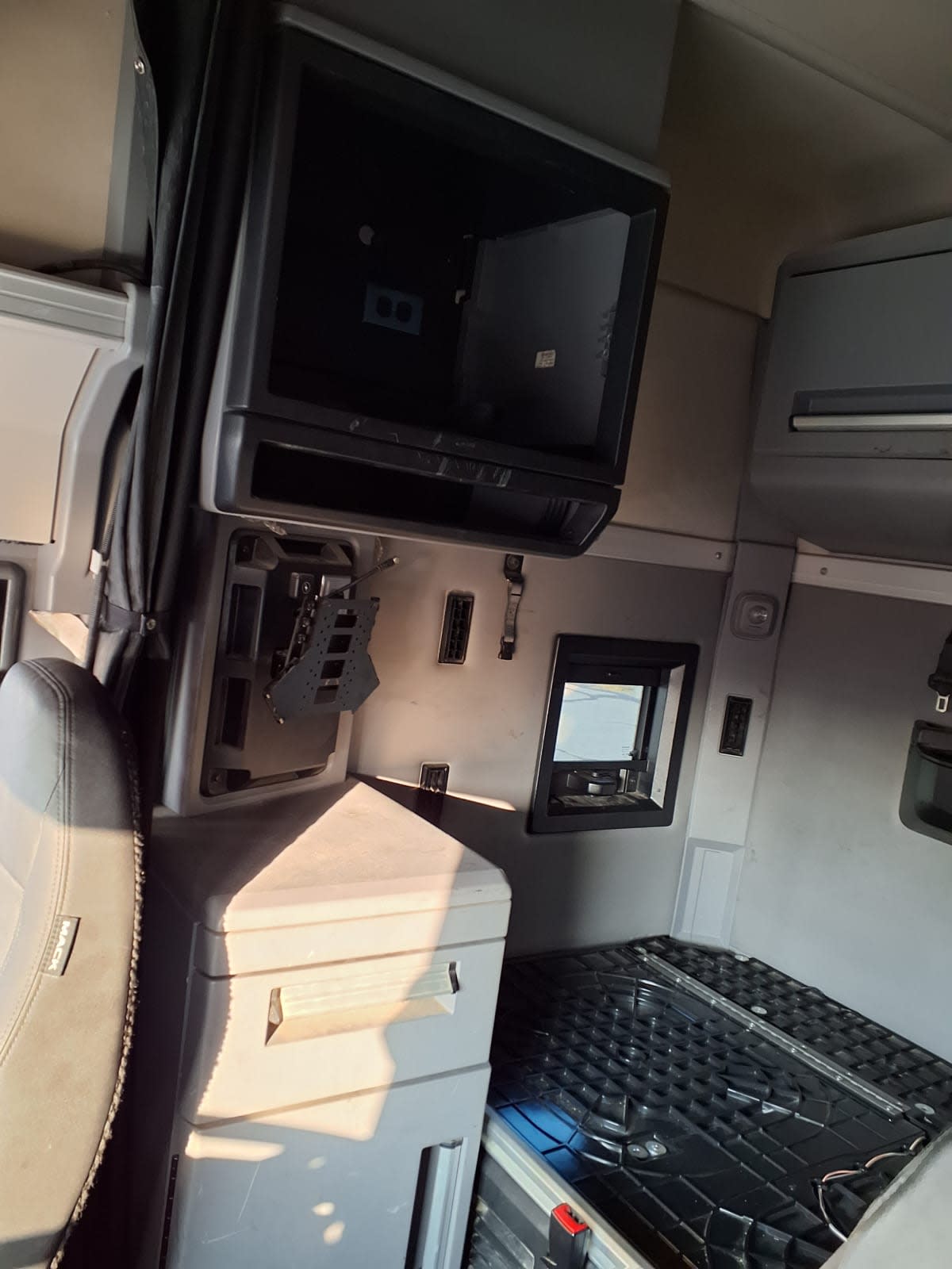 2020 Mack - image 13