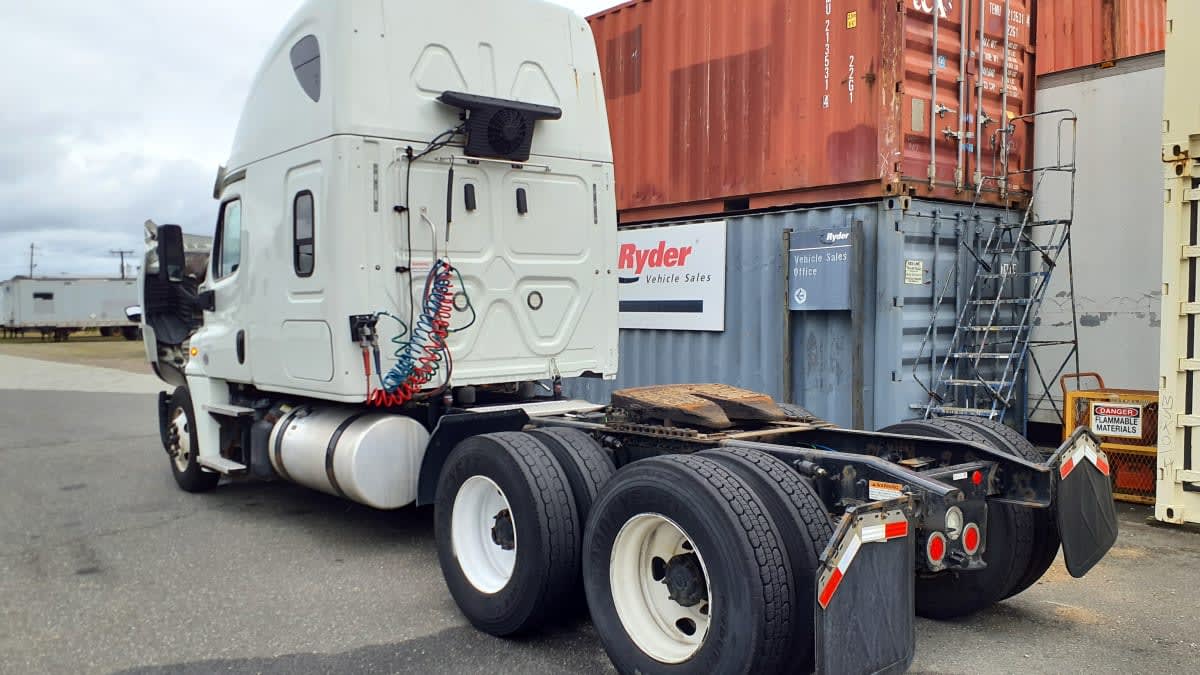 2020 Freightliner Cascadia in Springfield, MA — photo 6