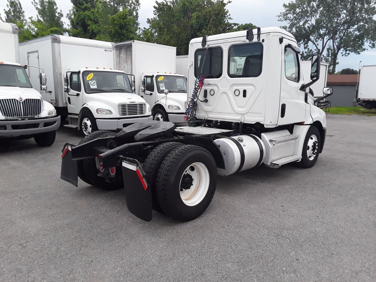 2020 Freightliner Cascadia in La Vergne, TN — photo 4
