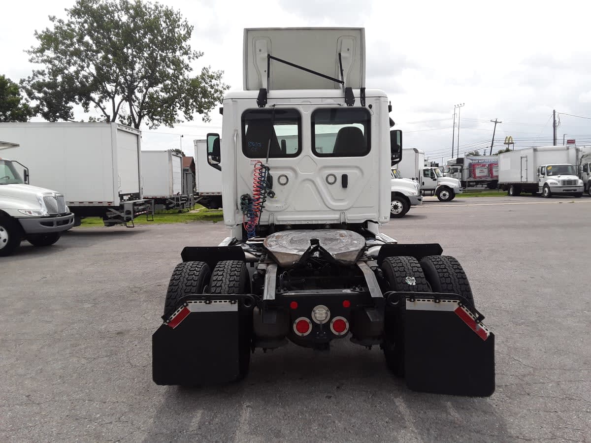 2020 Freightliner Cascadia in La Vergne, TN — photo 5
