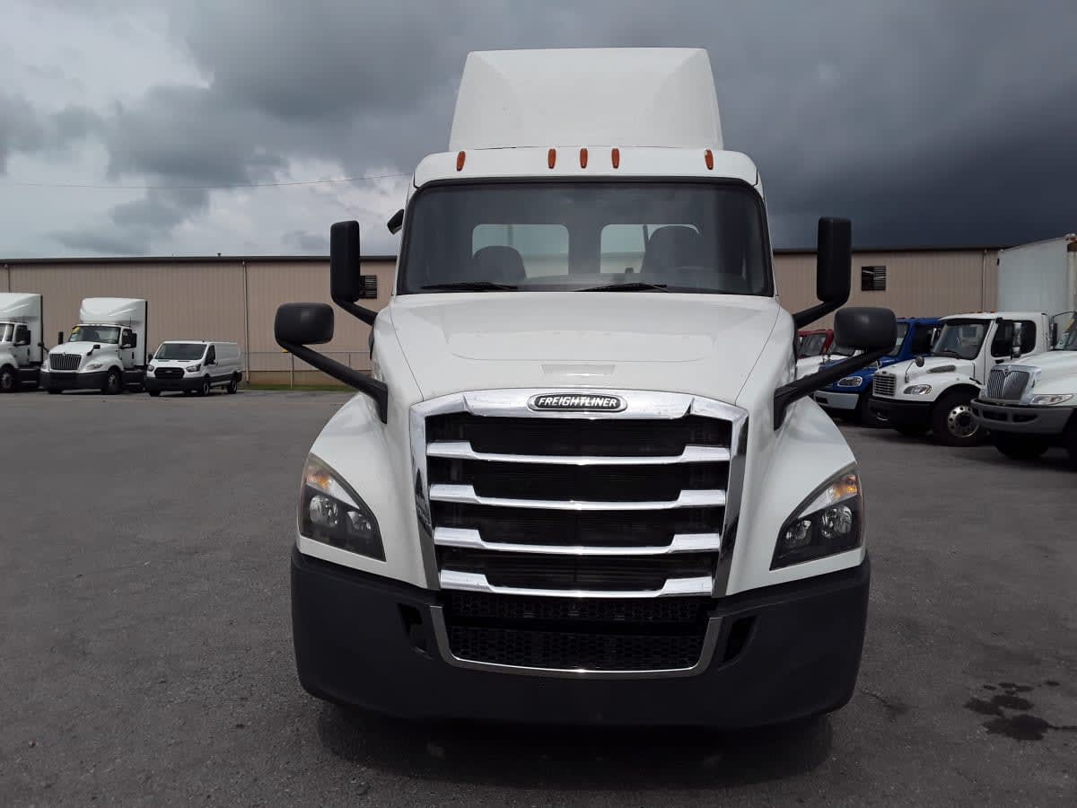 2020 Freightliner Cascadia in La Vergne, TN — photo 2