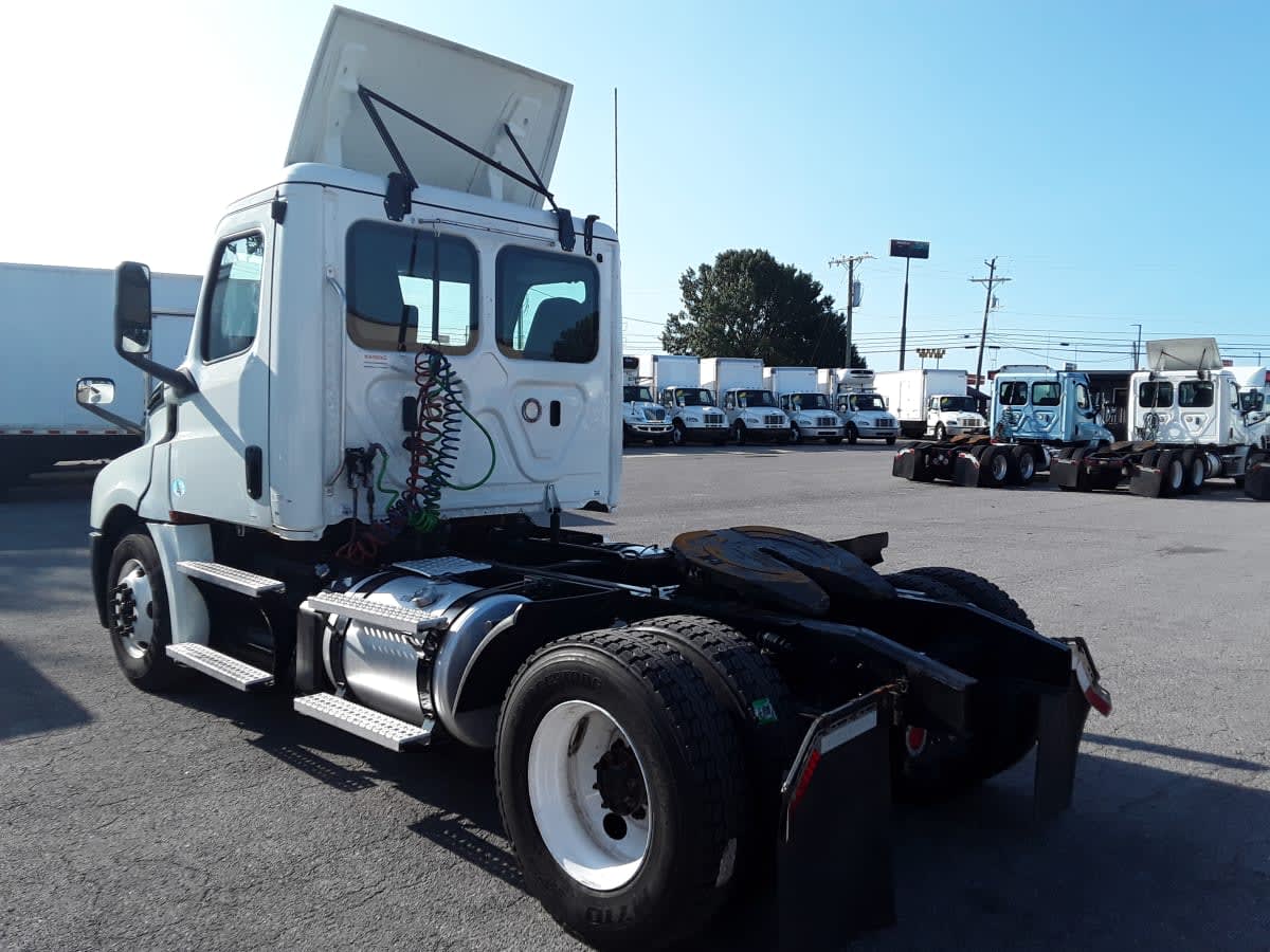 2020 Freightliner Cascadia in La Vergne, TN — photo 6