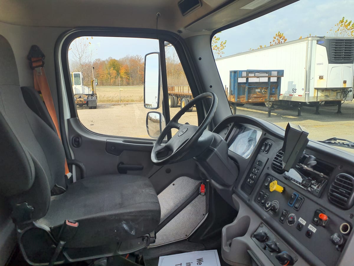 2020 Freightliner/Mercedes M2 106 896840