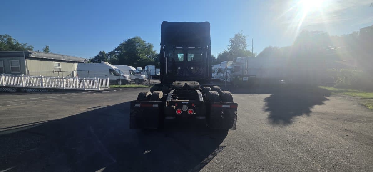 2020 Freightliner Cascadia in Bensalem, PA — photo 5