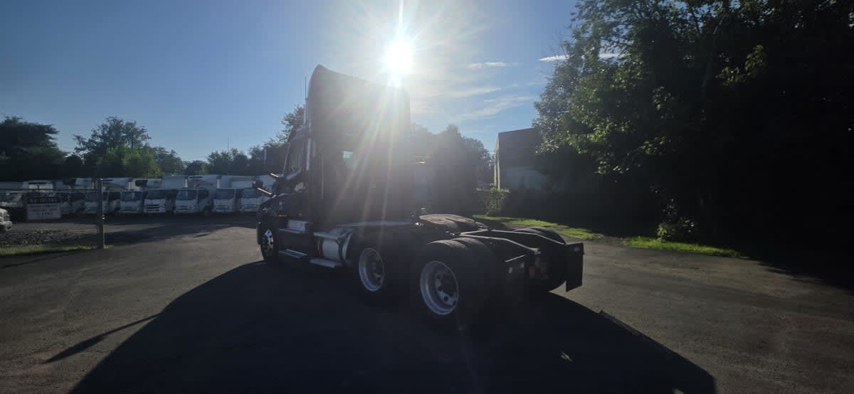 2020 Freightliner Cascadia in Bensalem, PA — photo 6