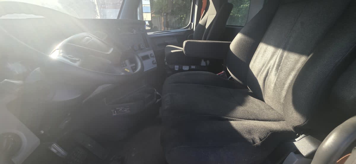 2020 Freightliner Cascadia in Bensalem, PA — photo 7