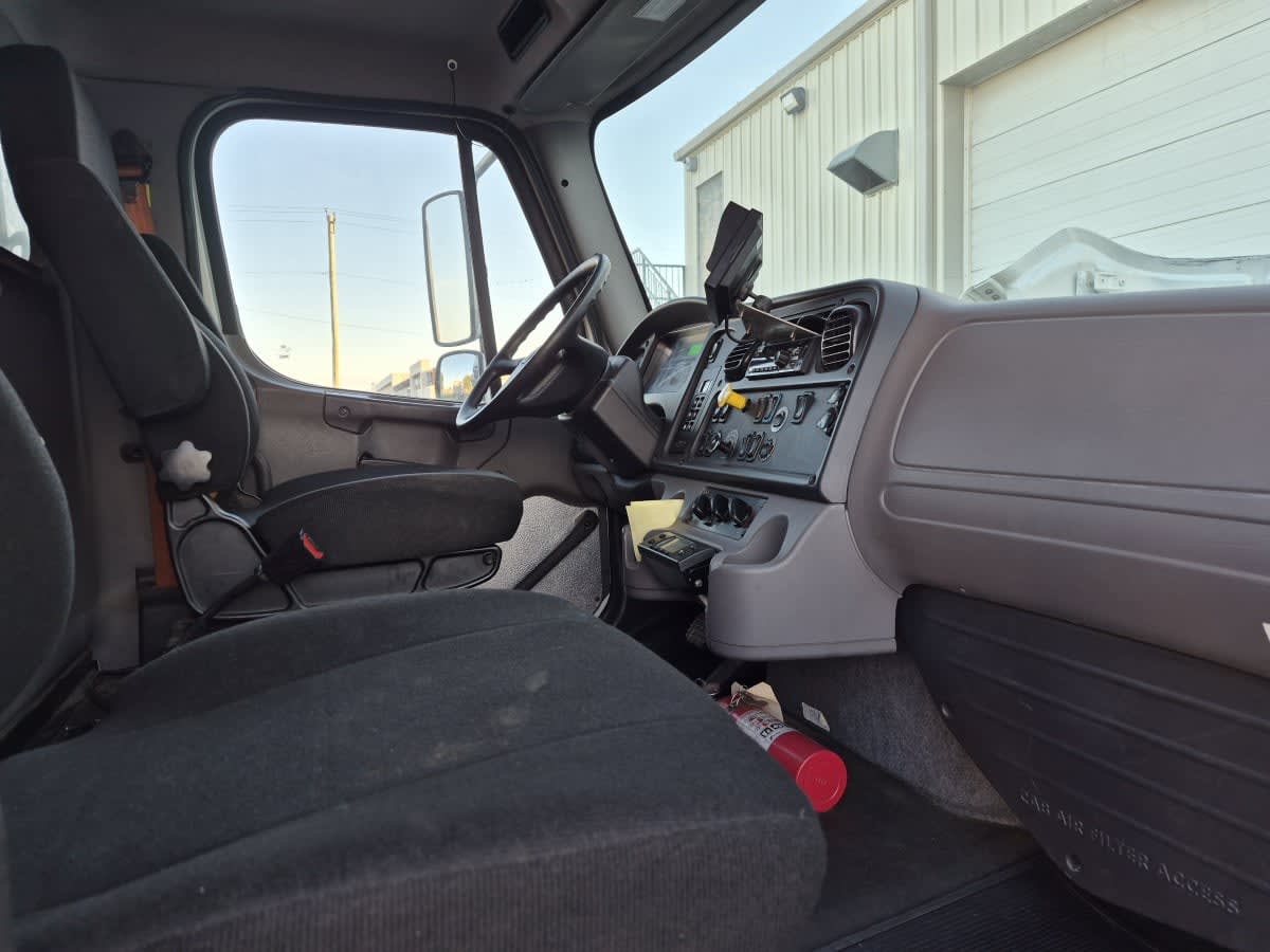 2020 Freightliner/Mercedes M2 106 897034