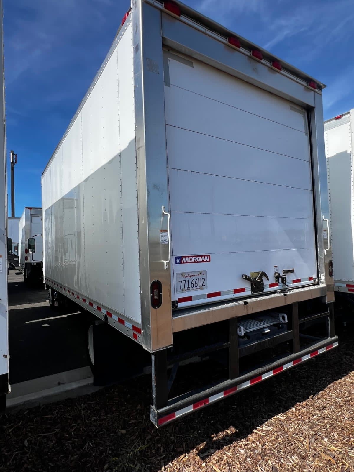 2019 Isuzu NRR - image 6