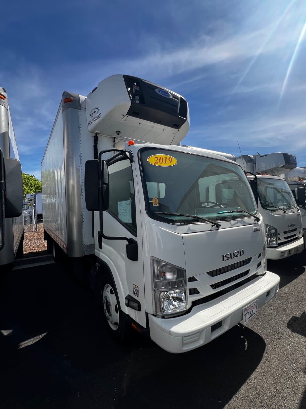 2019 Isuzu NRR - image 3