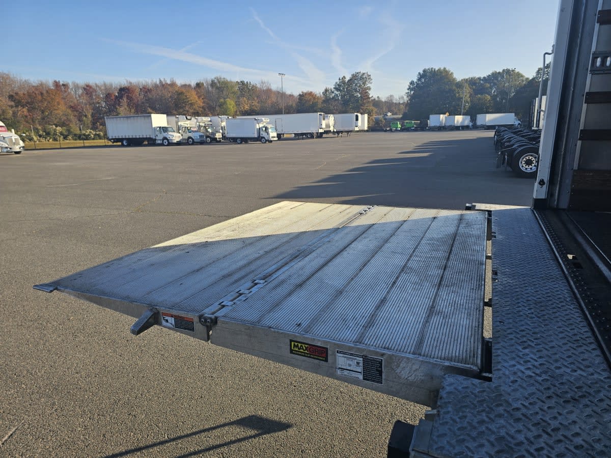 2020 Freightliner/Mercedes M2 106 897104