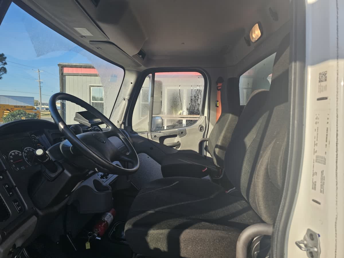 2020 Freightliner/Mercedes M2 106 897104