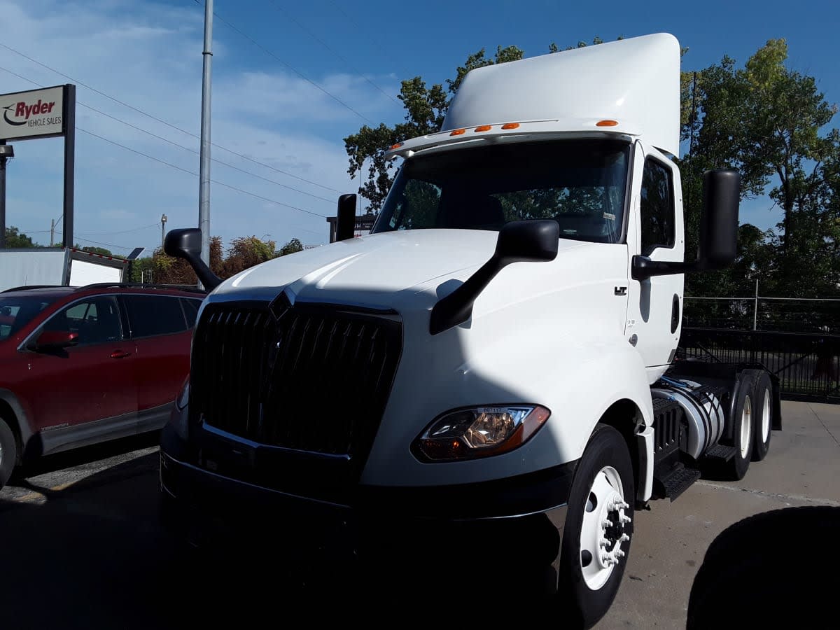 2020 Navistar International LT625 DAYCAB T/A 897117