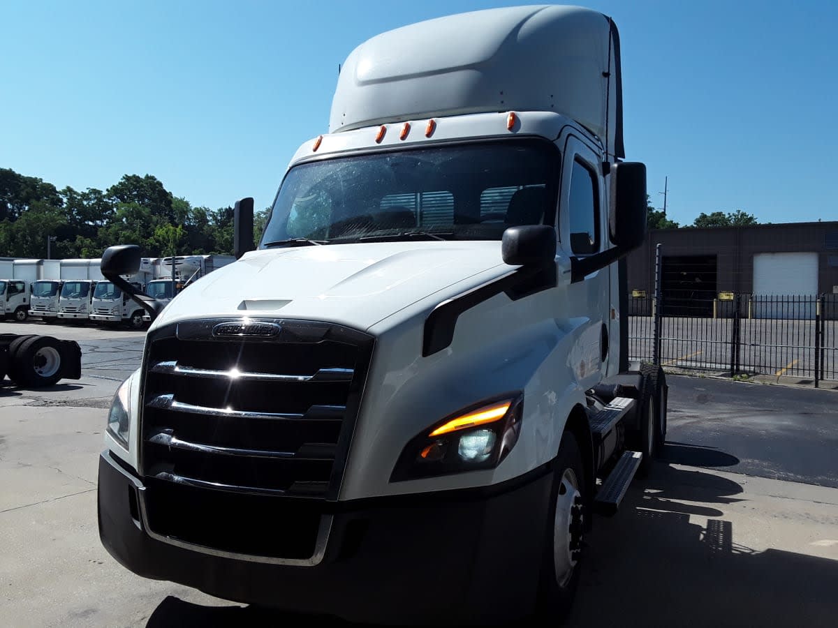 2020 Freightliner NEW CASCADIA 116 897177