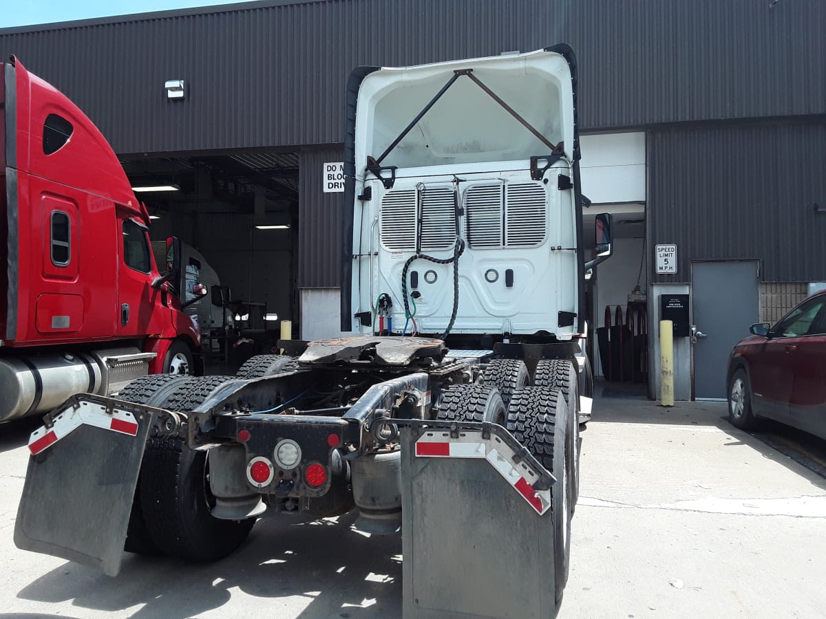 2020 Freightliner NEW CASCADIA 116 897179