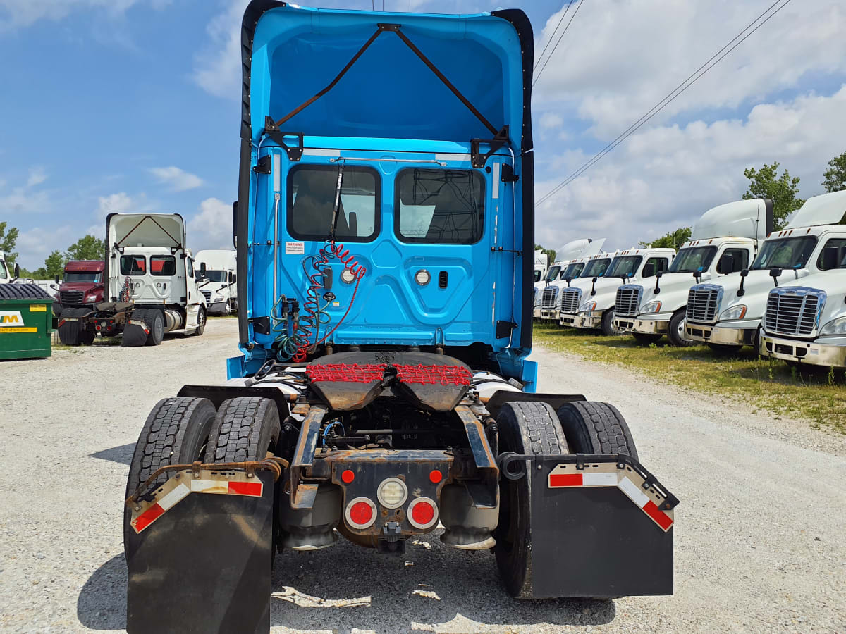 2020 Freightliner Cascadia in Indianapolis, IN — photo 5