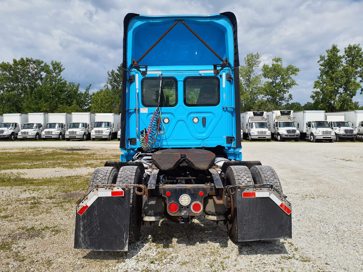 2020 Freightliner Cascadia in Indianapolis, IN — photo 5