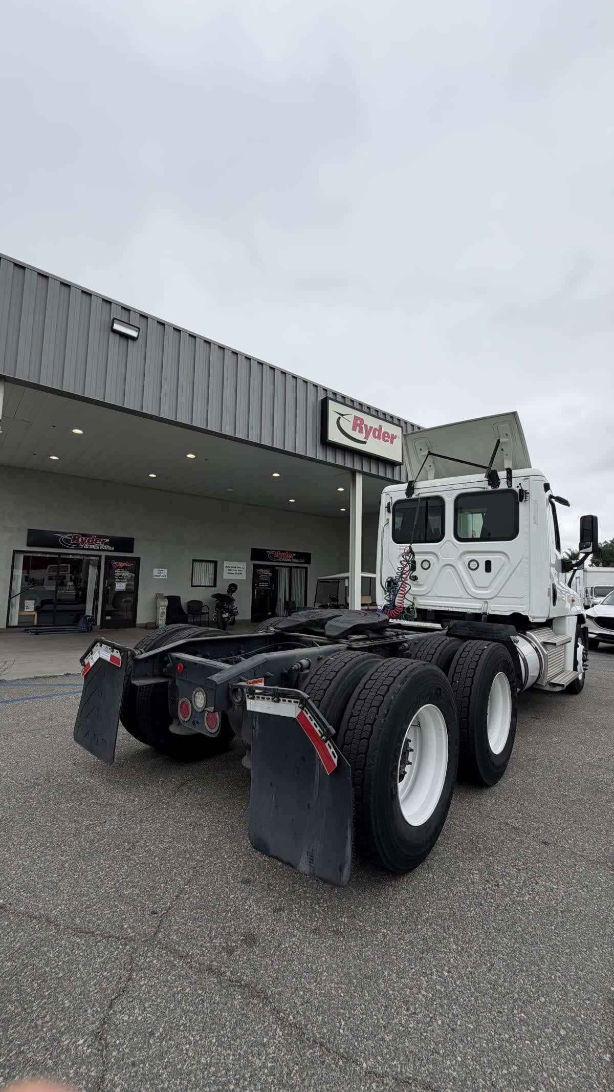 2020 Freightliner Cascadia in Pomona, CA — photo 4