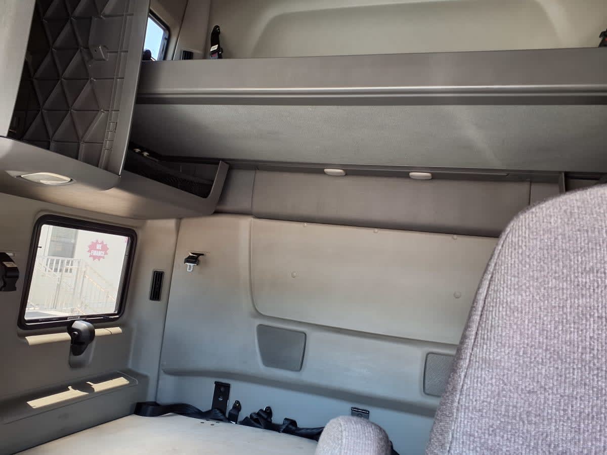 2020 International LT in Knoxville, TN — photo 8