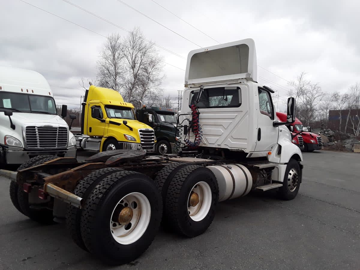 2020 Navistar International LT625 DAYCAB T/A 897607