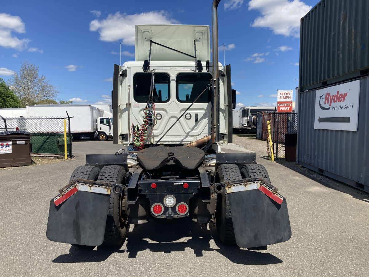 2020 Freightliner Cascadia in Springfield, MA — photo 5
