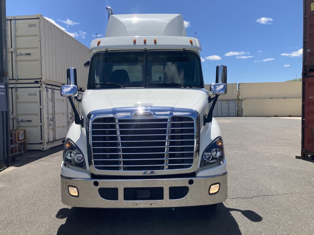 2020 Freightliner Cascadia in Springfield, MA — photo 2
