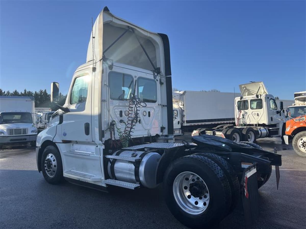 2020 Freightliner - image 6