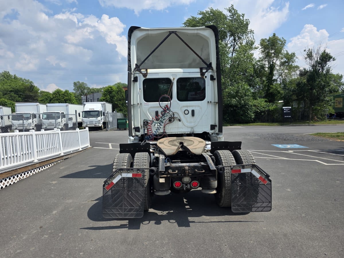 2020 Freightliner/Mercedes NEW CASCADIA 126 898002