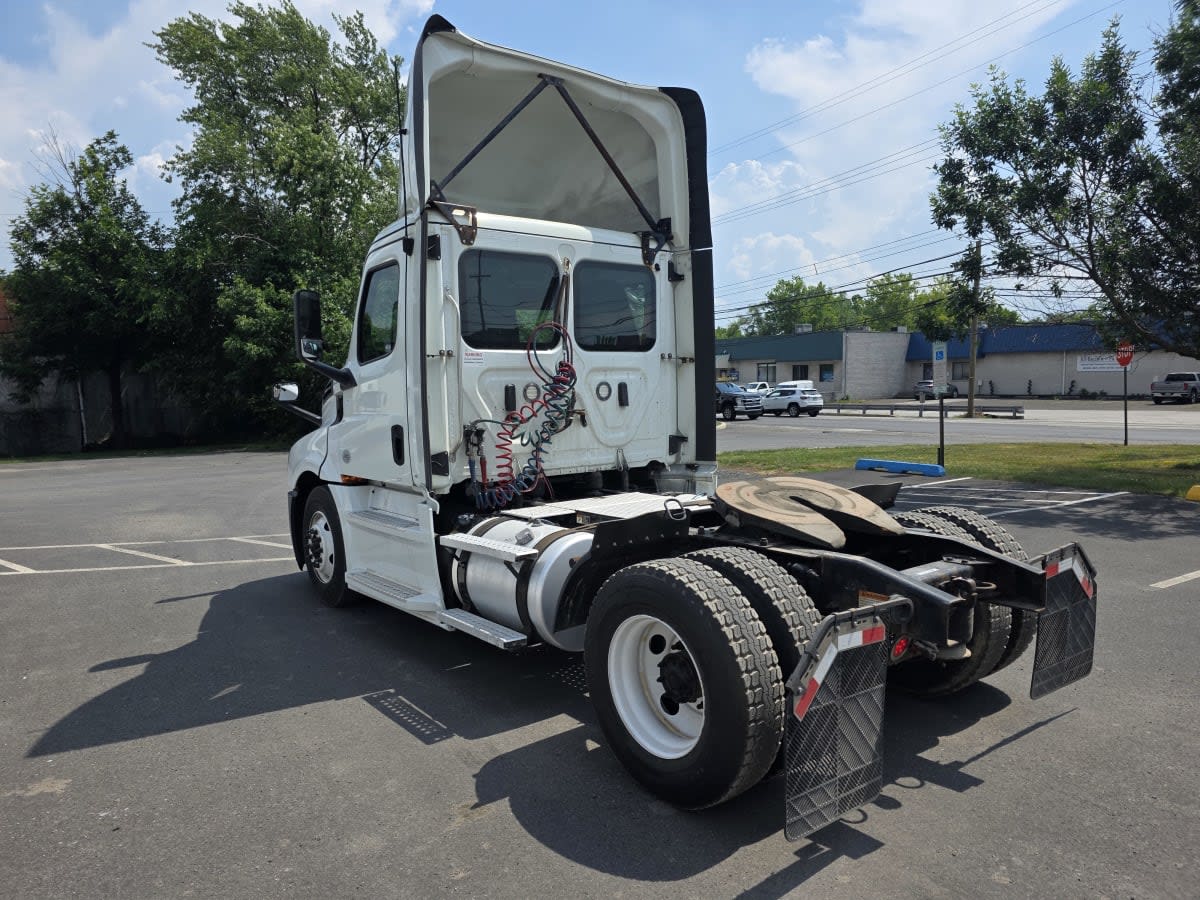 2020 Freightliner/Mercedes NEW CASCADIA 126 898002