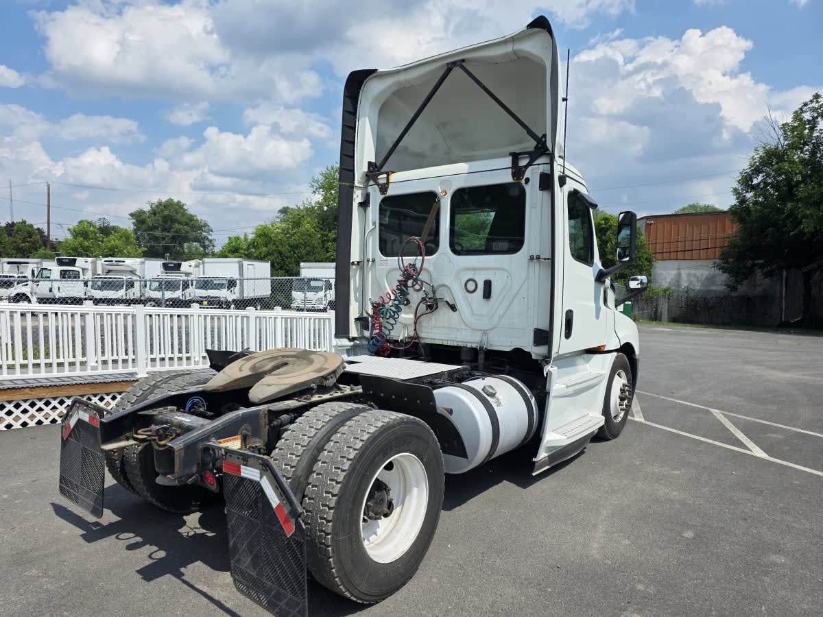 2020 Freightliner/Mercedes NEW CASCADIA 126 898002