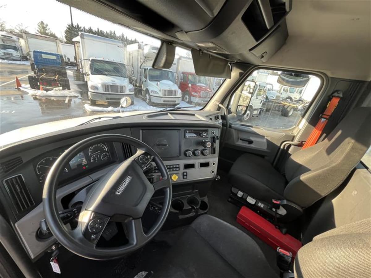 2020 Freightliner - image 7
