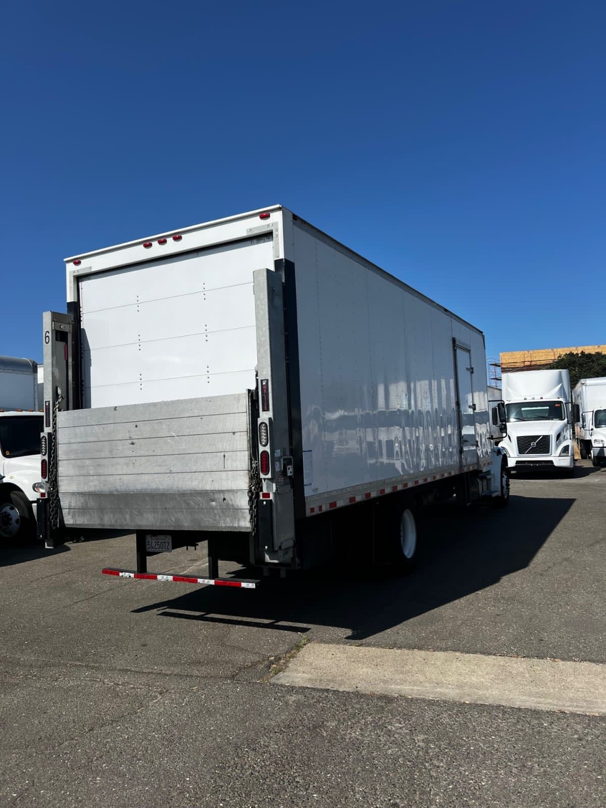 2020 Freightliner M2 106 898031