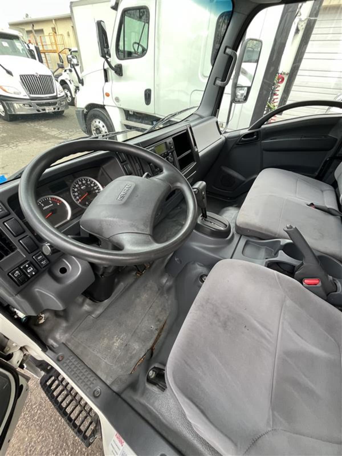 2019 Isuzu NRR 898055
