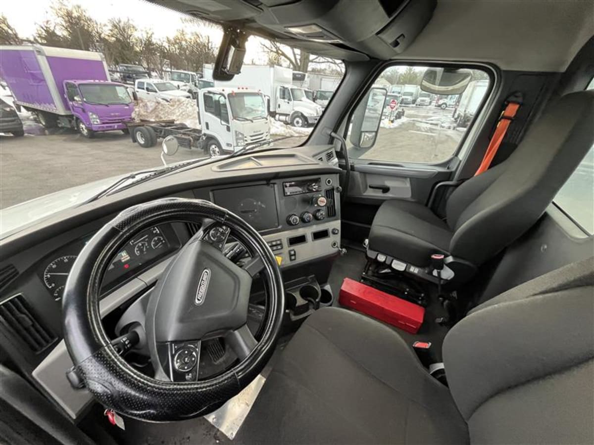 2020 Freightliner - image 7