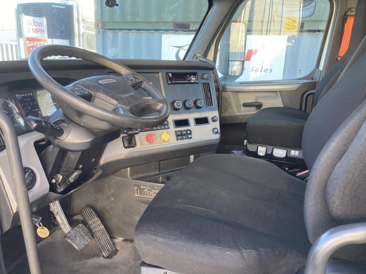 2020 Freightliner - image 10