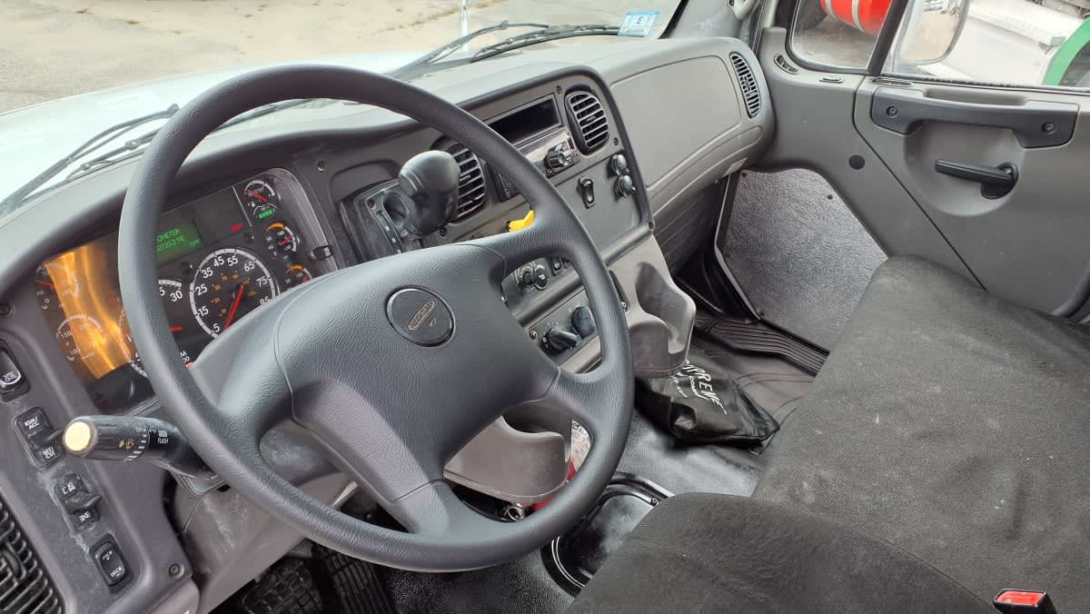 2020 Freightliner/Mercedes M2 106 898159