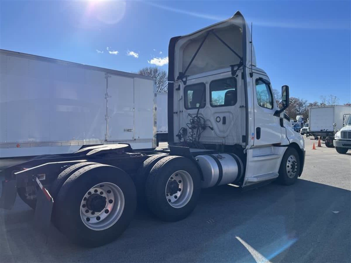 2020 Freightliner - image 4