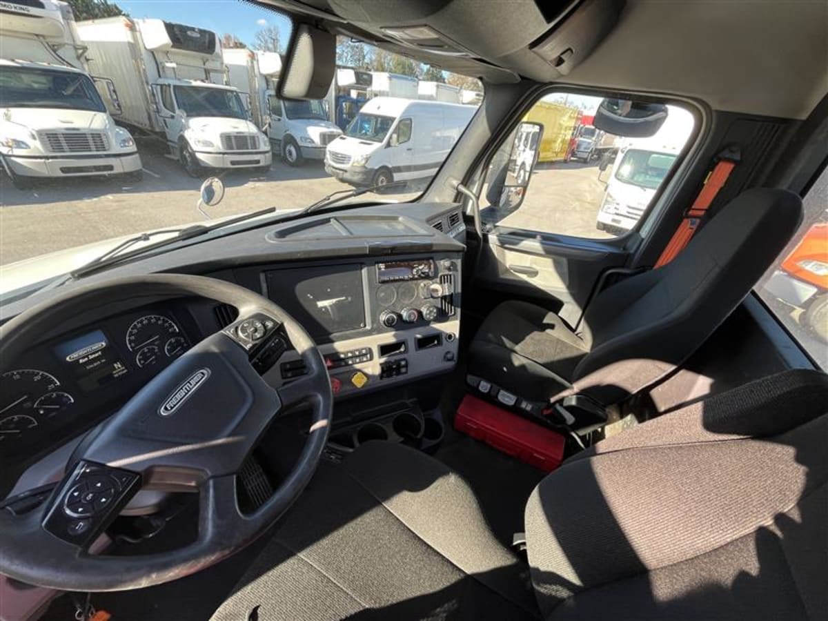 2020 Freightliner - image 7
