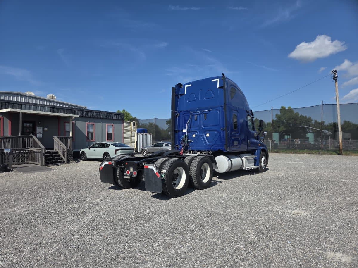 2020 Freightliner Cascadia in St. Rose, LA — photo 4