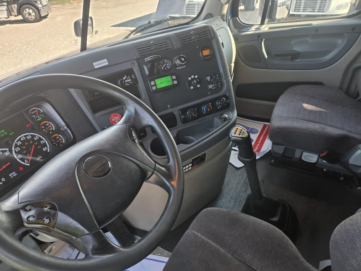 2020 Freightliner Cascadia in St. Rose, LA — photo 7
