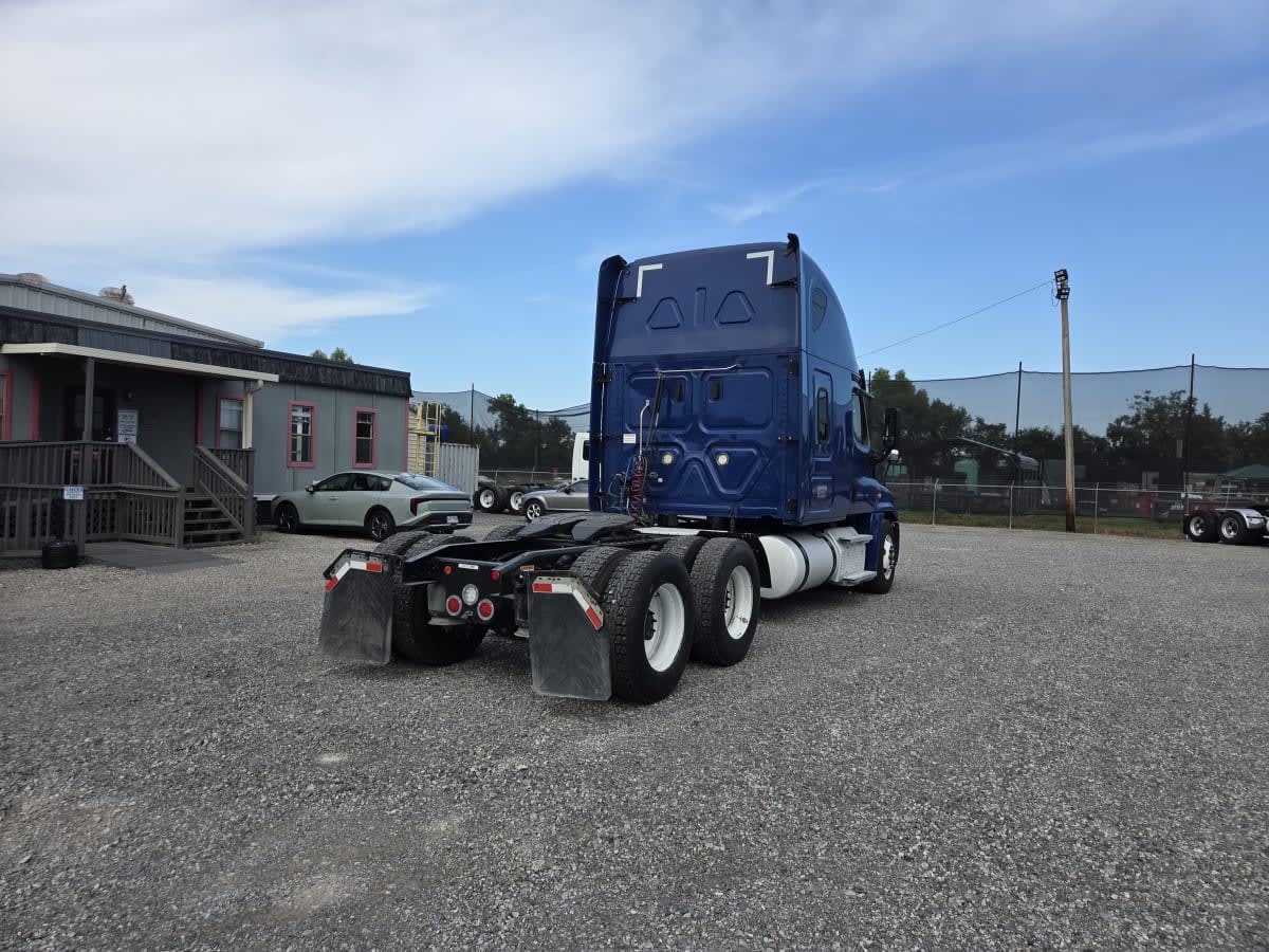2020 Freightliner Cascadia in St. Rose, LA — photo 4