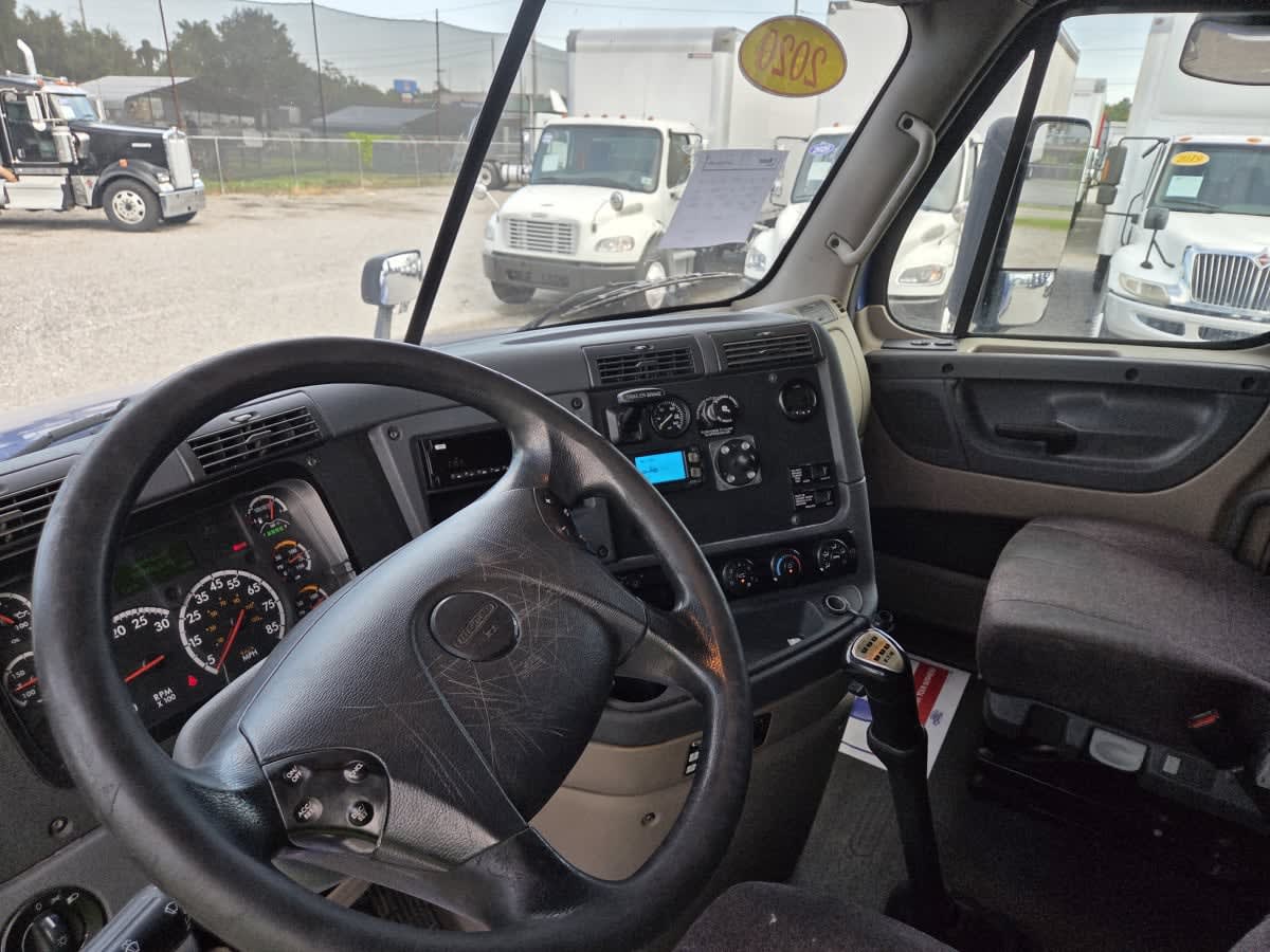 2020 Freightliner Cascadia in St. Rose, LA — photo 7