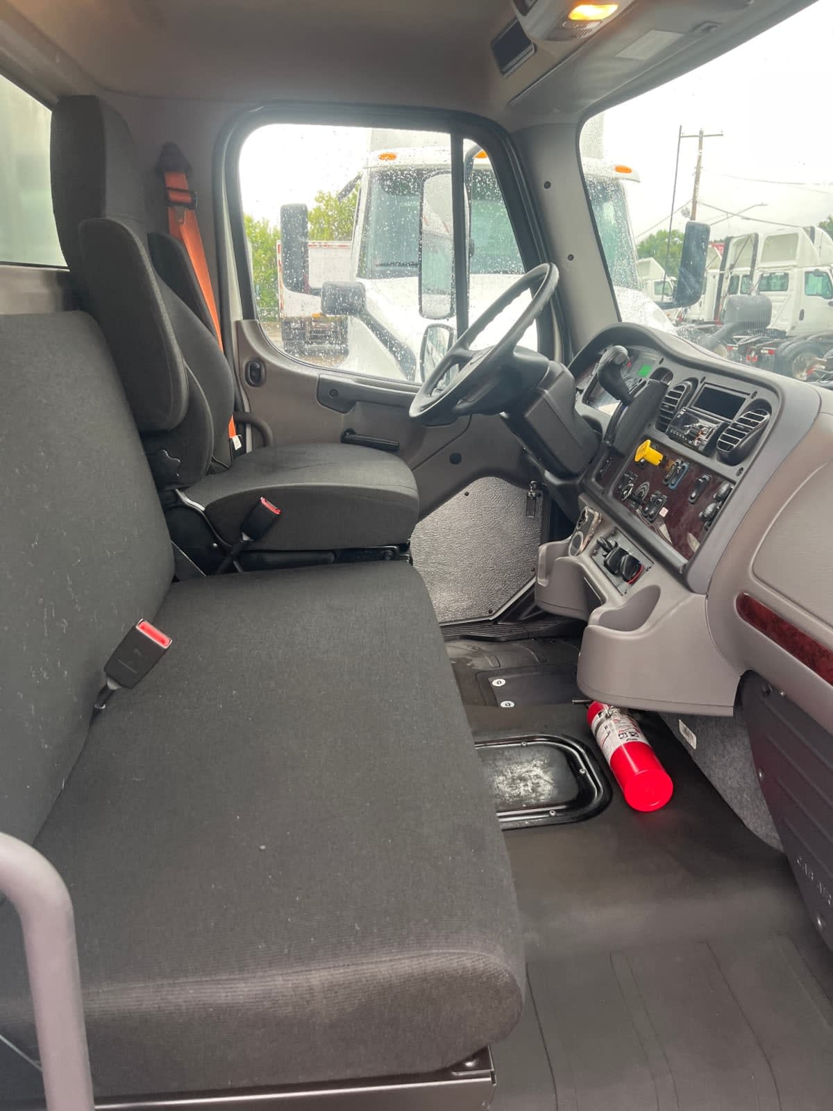 2020 Freightliner/Mercedes M2 106 898563