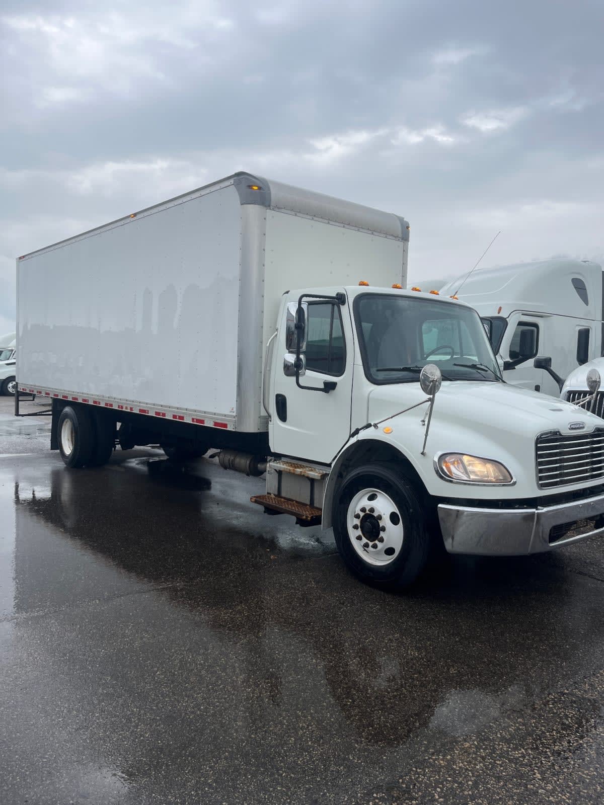 2020 Freightliner/Mercedes M2 106 898563
