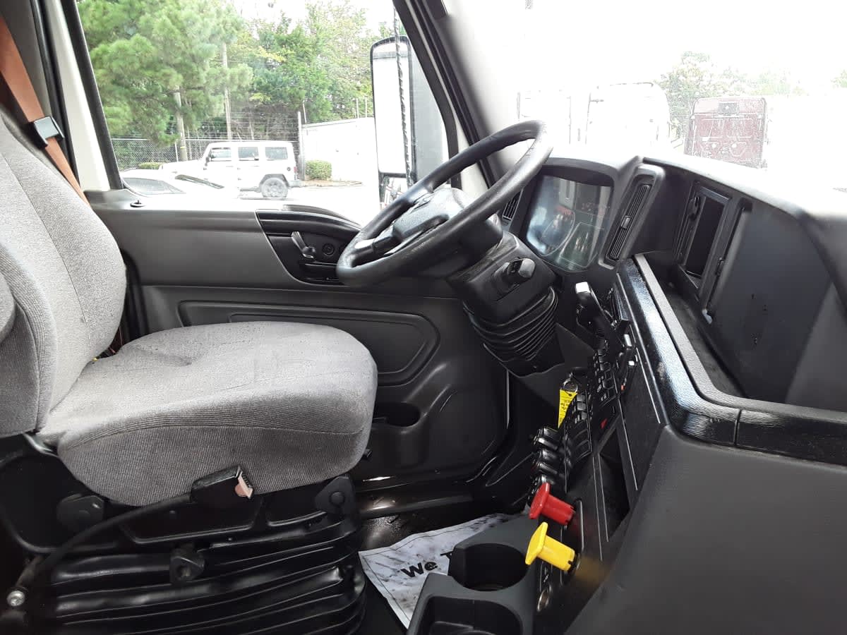 2020 International - image 6